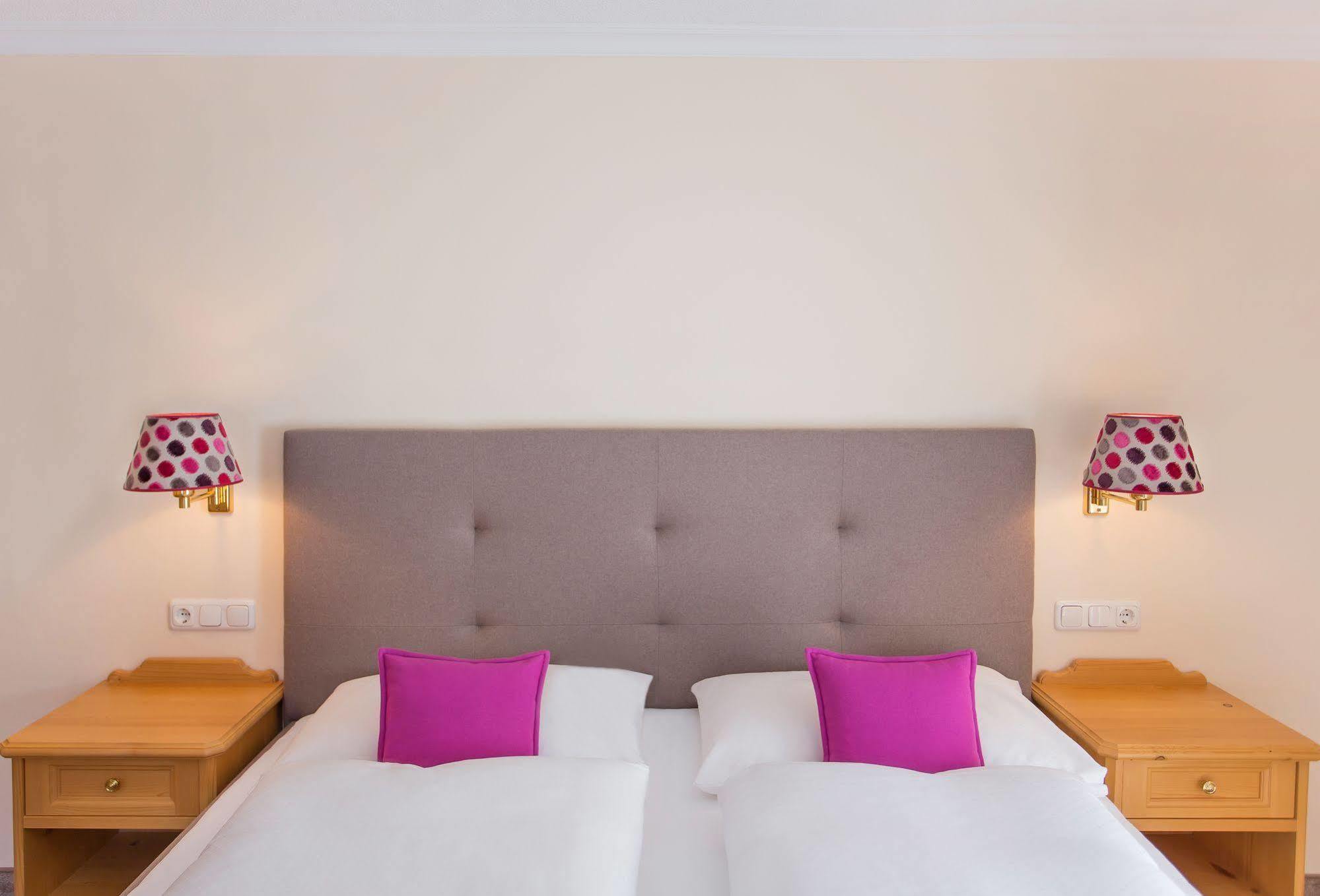 Hotel Garni Edelweiss Лех ам Алберг Екстериор снимка