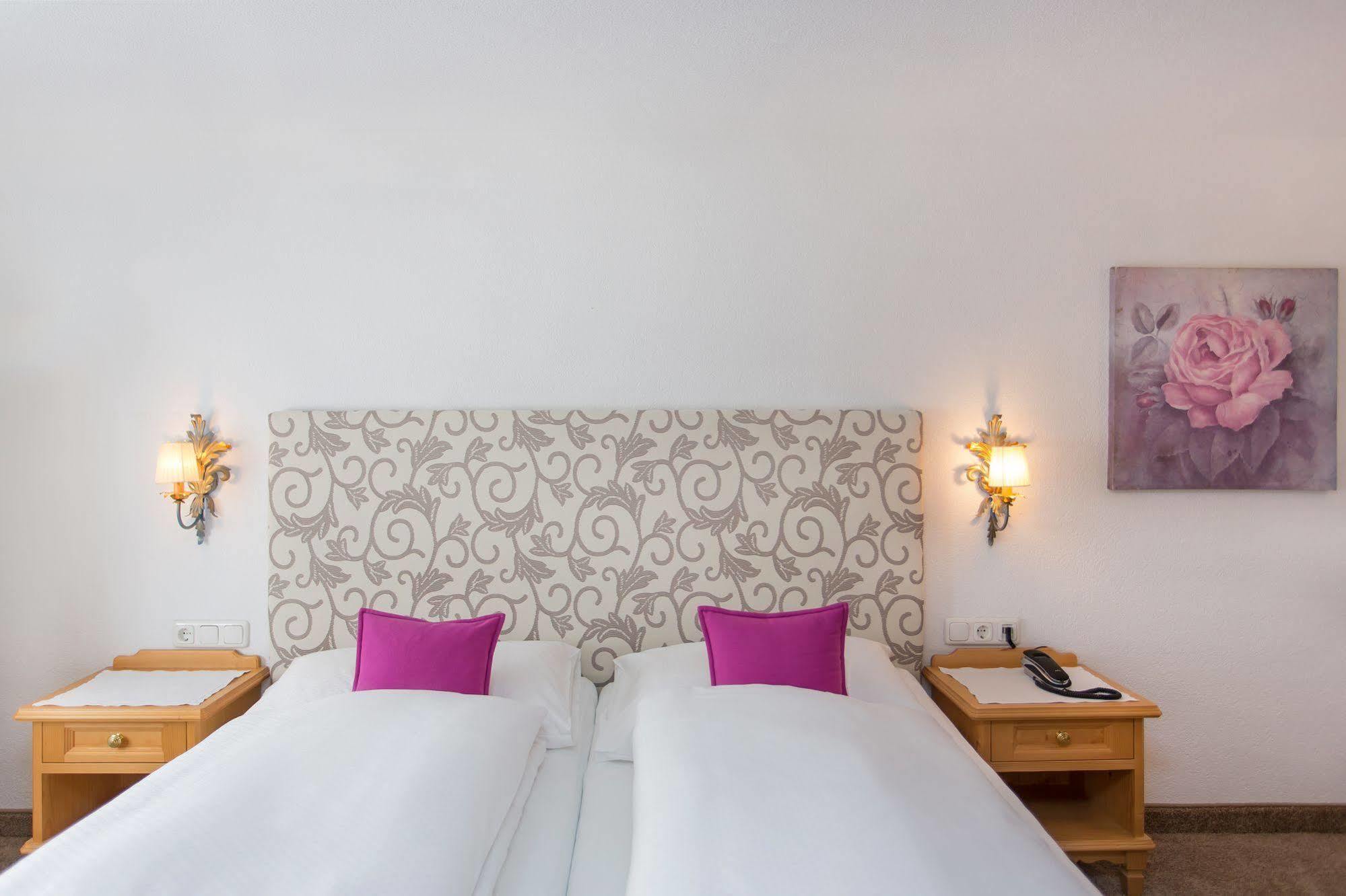 Hotel Garni Edelweiss Лех ам Алберг Екстериор снимка