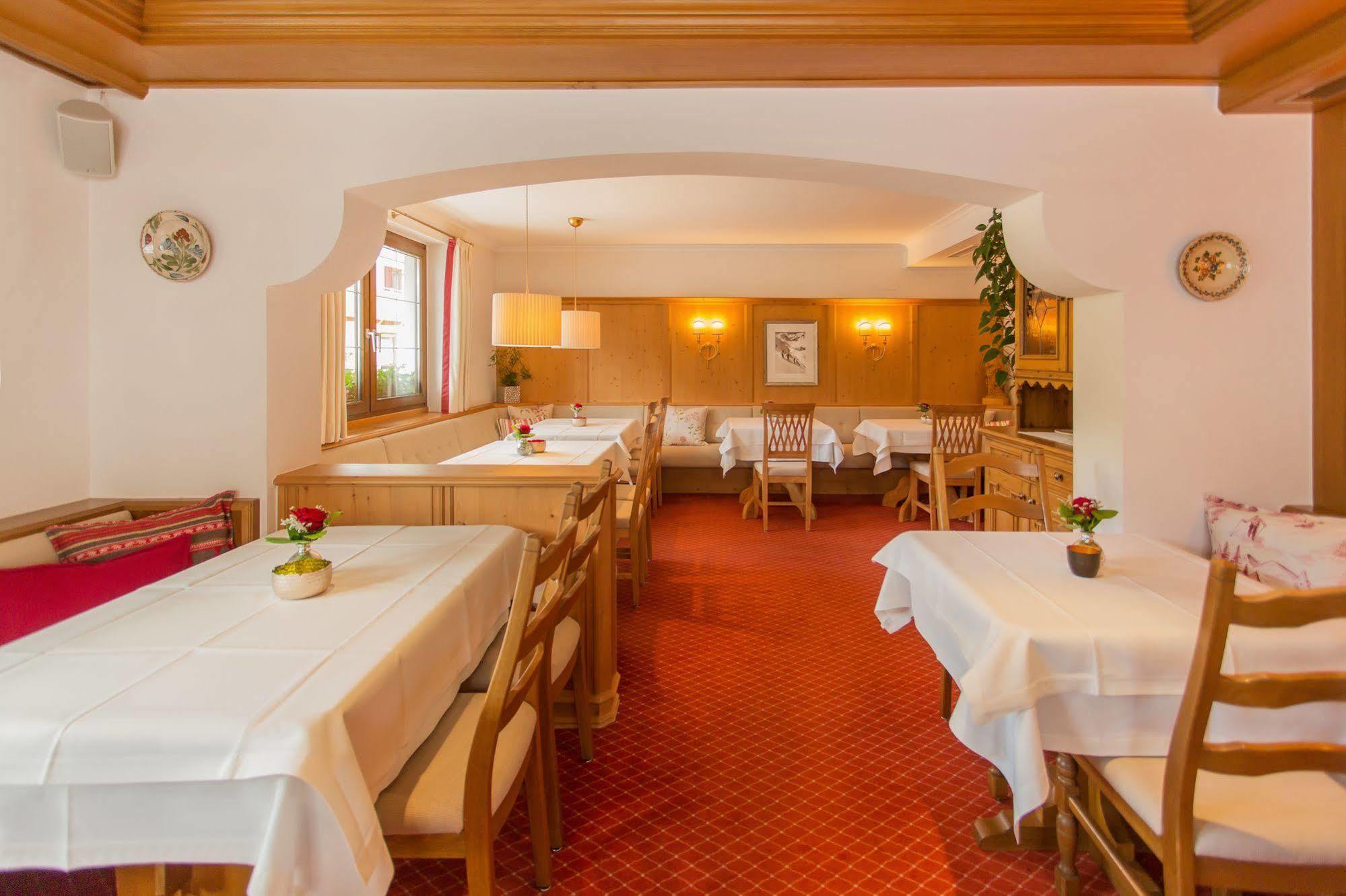 Hotel Garni Edelweiss Лех ам Алберг Екстериор снимка